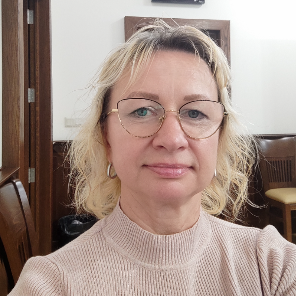 Алена Светлакова